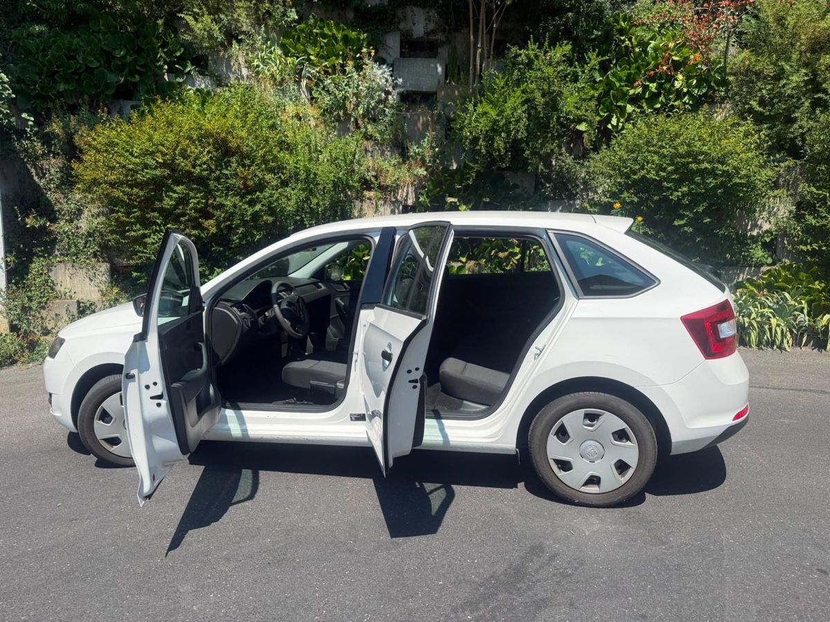 Skoda Autos: Skoda Rapid Hatchback White Used Condition – D'occasion à Thalwil par 0041angel 3