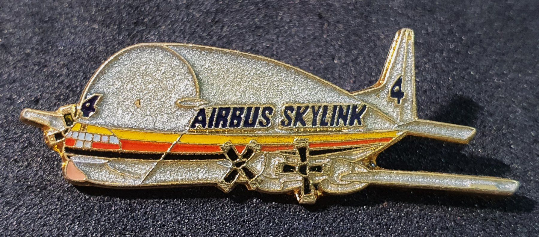 Placchette & Badge: BB360 - Pin Transport Flugzeug AIRBUS SKYLINK 4 – Usato da Reinach BL venduto da Boston-Verkauf