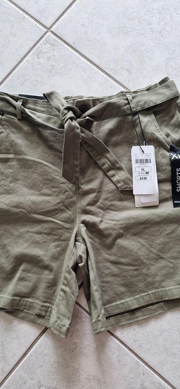 Pantalons: neue Shorts in Grösse XL – Neuf avec emballage d'origine à Wiesendangen par Stregolina 1