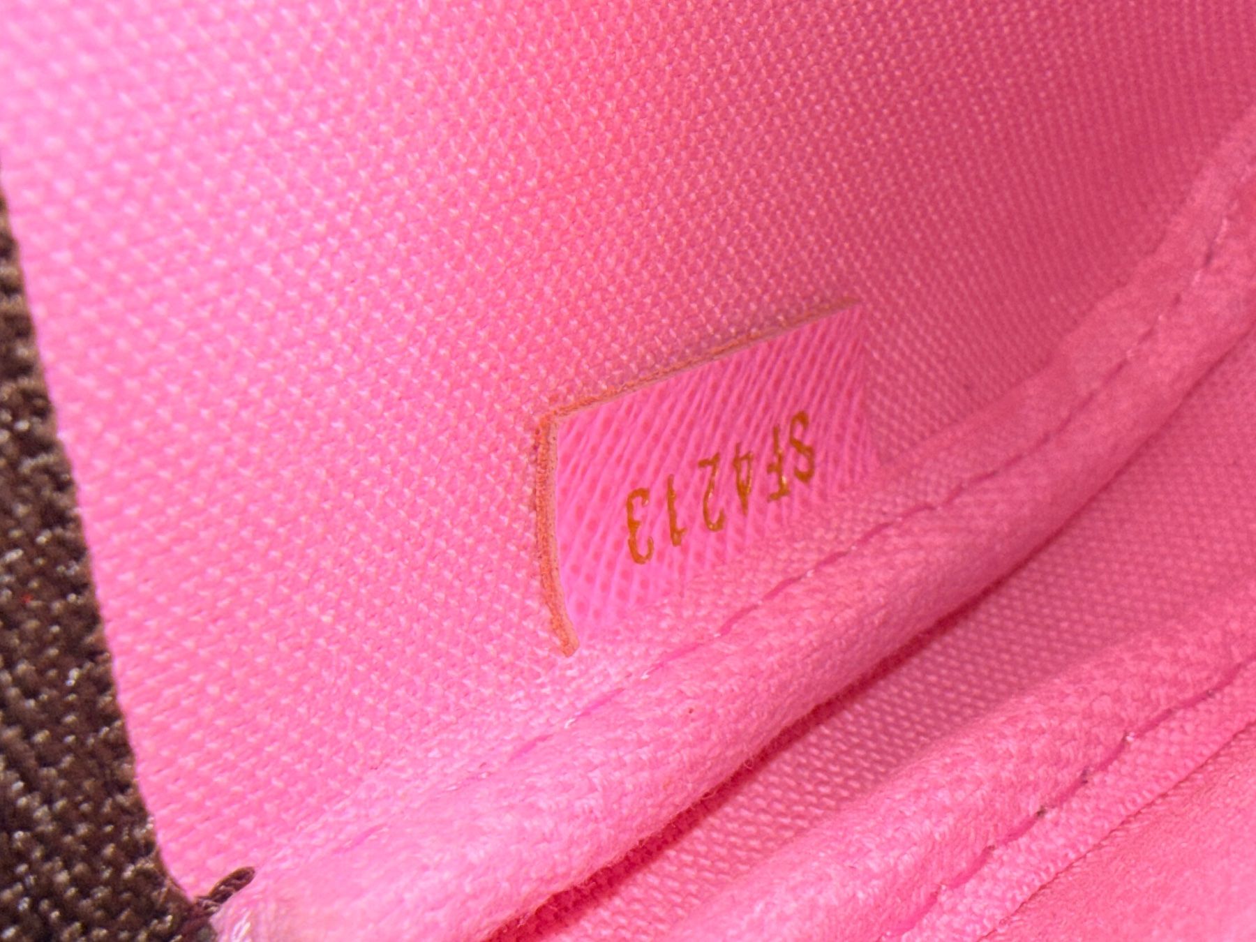 Louis Vuitton Taschen für Damen: 100% ORIGINAL LOUIS VUITTON MINI POCHETTE SPECIAL EDITION – Gebraucht aus Küssnacht am Rigi von Grittibaenz 6