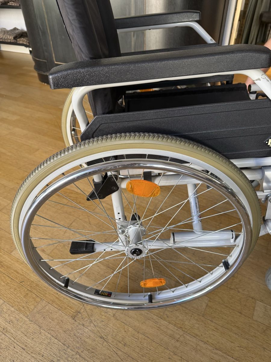 Rollstühle: Rollstuhl – Gebraucht aus Erlenbach ZH von Karinsylvester 4