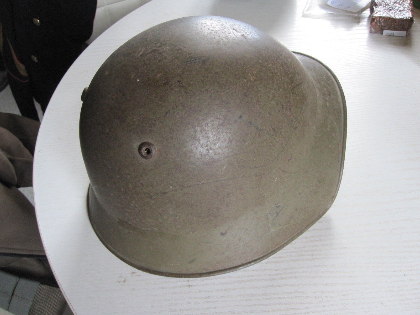 Schweizer Armee Uniformi & Effetti personali: Alter Stahlhelm, grün, 2.W.K, Schweizer Armee – Usato da Worb venduto da Santosdumont 1