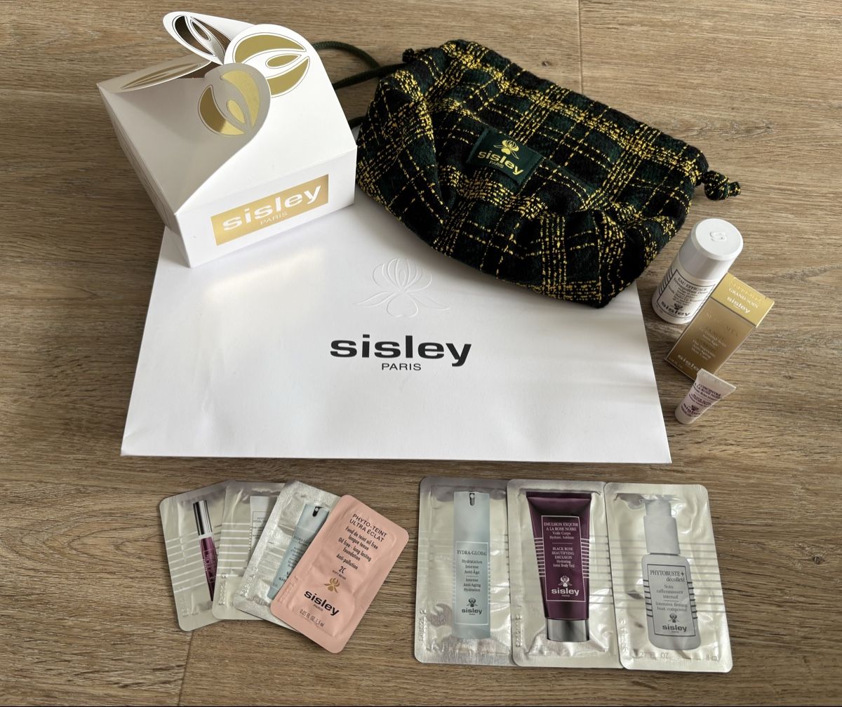 Sisley Cura del viso: Sisley Kosmetik Probierset mit herzigem Täschchen  – Nuovo e nell'imballaggio originale da Muri b. Bern venduto da mugichan1