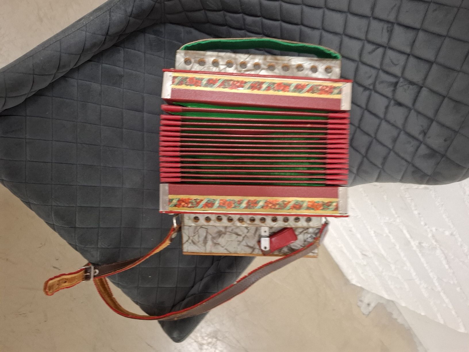 Strumenti musicali: Schwyzerorgeli klein – Usato da Villeneuve venduto da BibiVintage 8