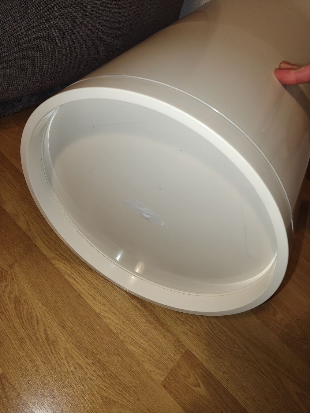 Comodini: Gebrauchter, praktischer Nachttisch mit Stauraum. – Usato da Brig venduto da pra_b5r9 5