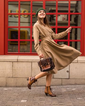 Schönes beige Kleid trench vintage retro