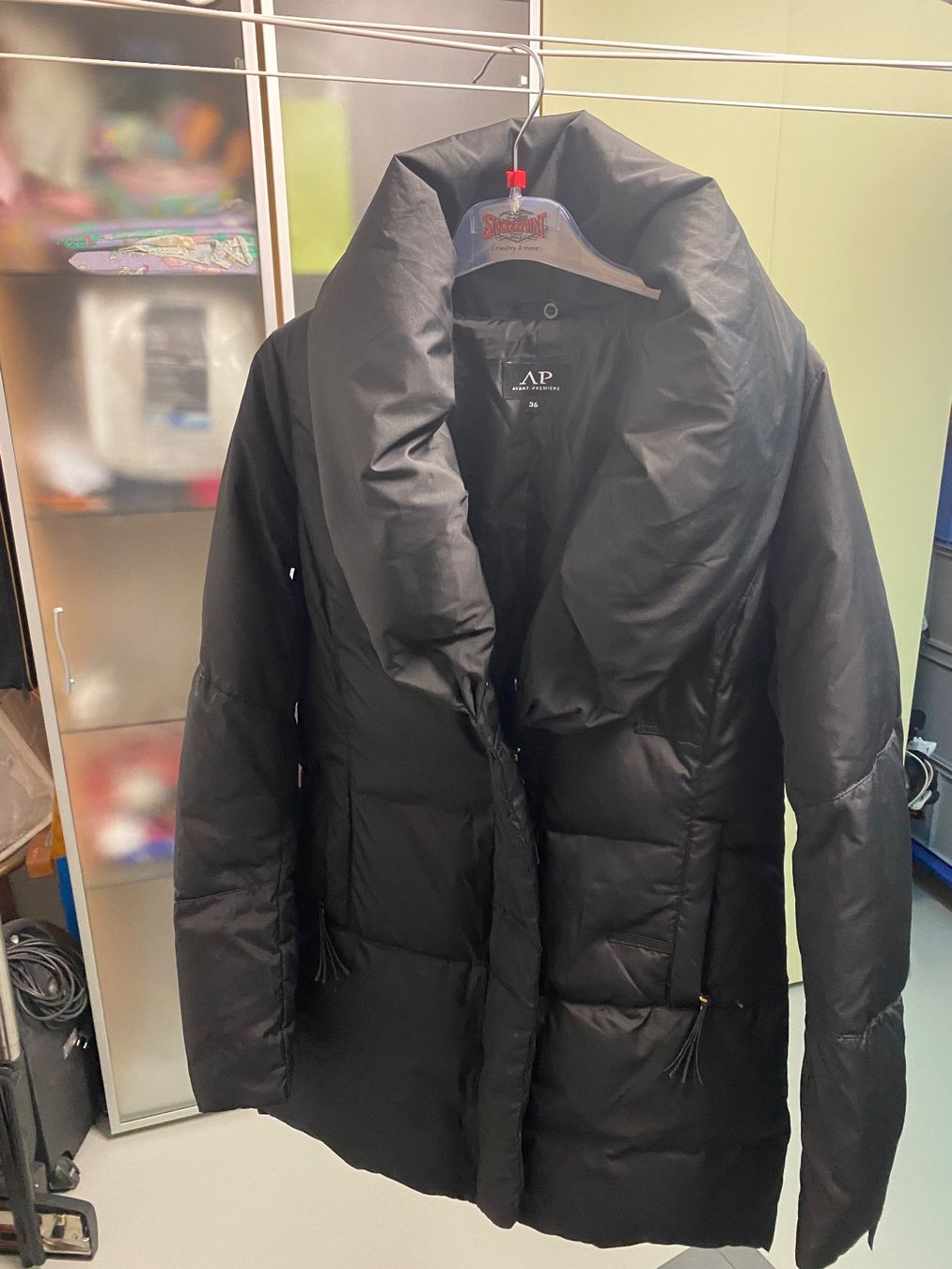 Jacken: Damen Winterjacke schwarz Grösse 36 – Gebraucht aus Neftenbach von Blade230S