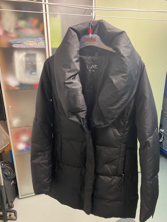 Damen Winterjacke schwarz Grösse 36