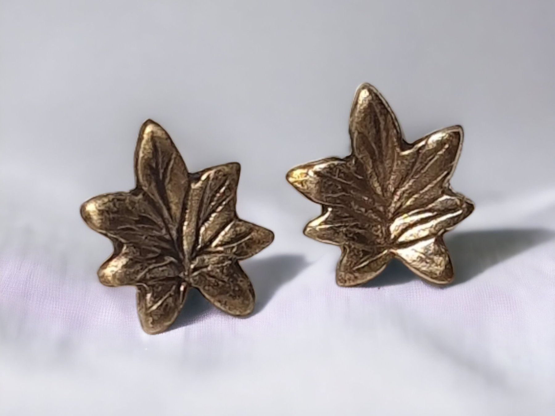 Ohrringe & -stecker: Handgemachte Ohrstecker Goldbronze-Blatt – Neu und originalverpackt aus Aarau von Schmuckhoehle_MD 4