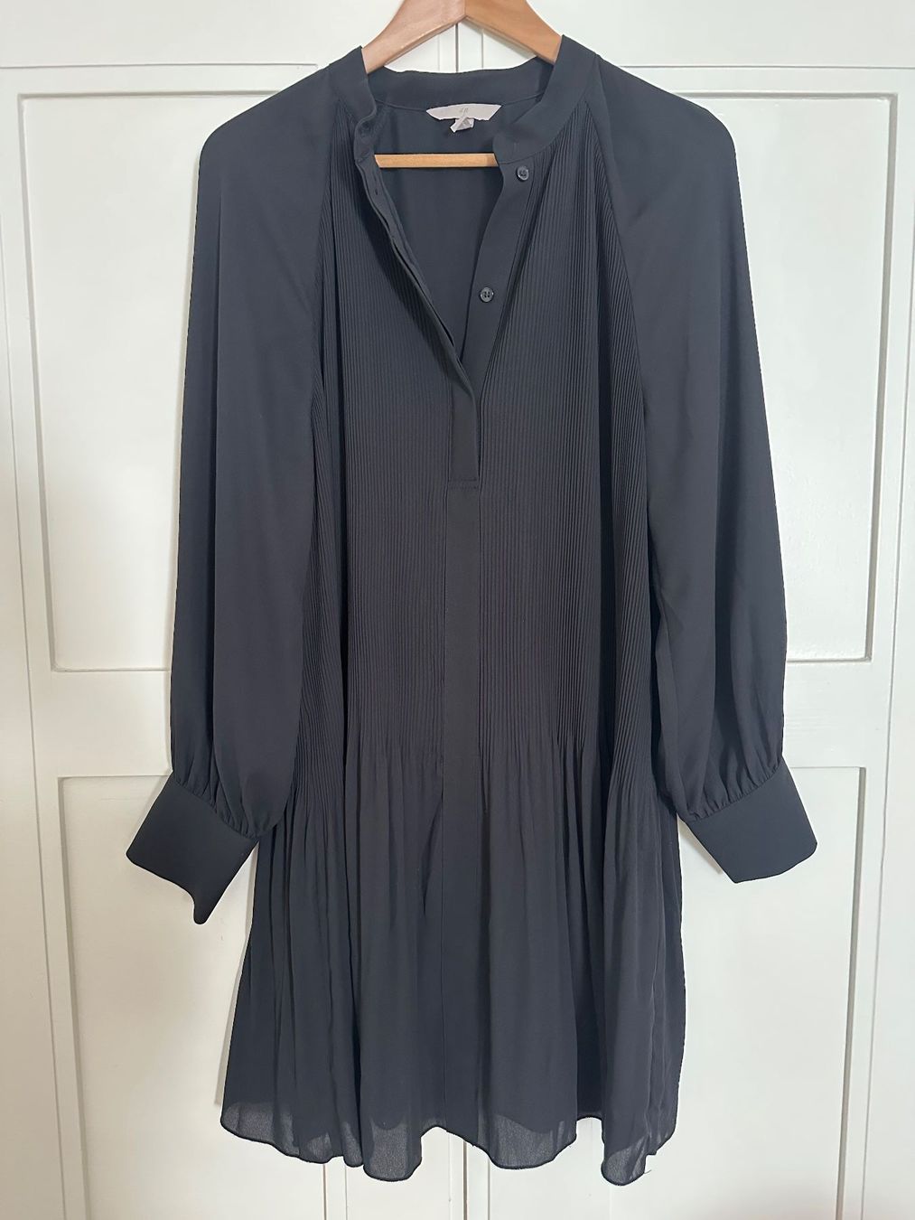 H&M Vestiti: Leichtes Midi-Kleid Schwarz mit Plissée – Nuovo (secondo la descrizione) da Zürich venduto da 72strandkorb 1