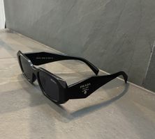 Prada Sonnenbrille schwarz 