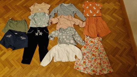 Lot des habits 12 pieces fille taille 80