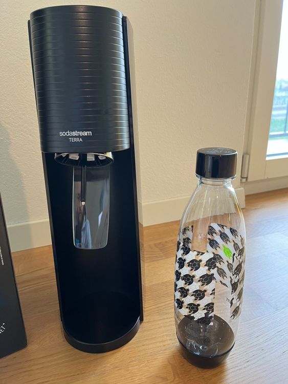 Sodastream Terra. NEU. schwarz. mit CO2 Zylinder. 1L Flasche Kaufen auf Ricardo