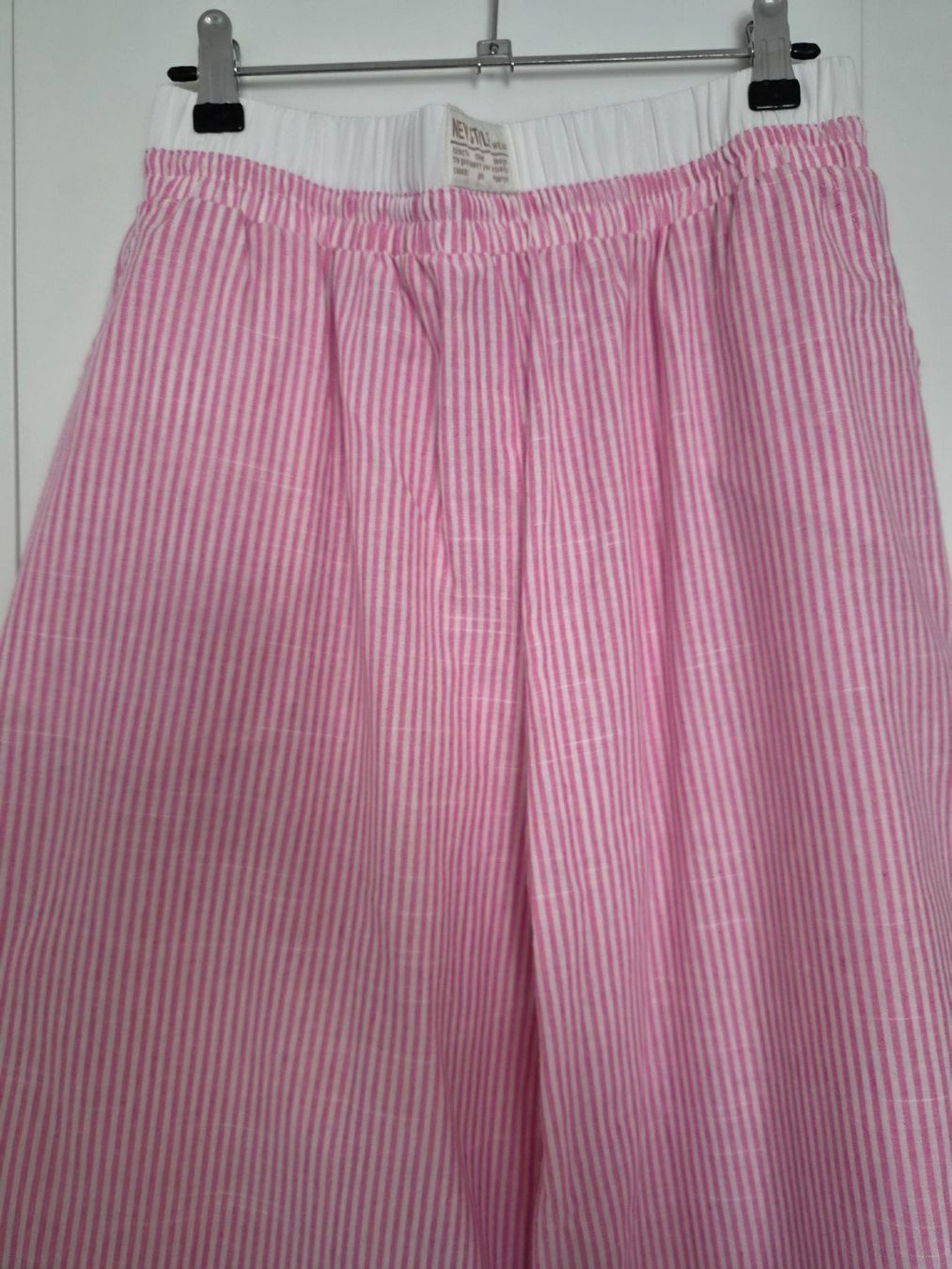 Hosen: Pantalon ample rose et blanc – Gebraucht aus Lausanne von leroyaumedereven 1