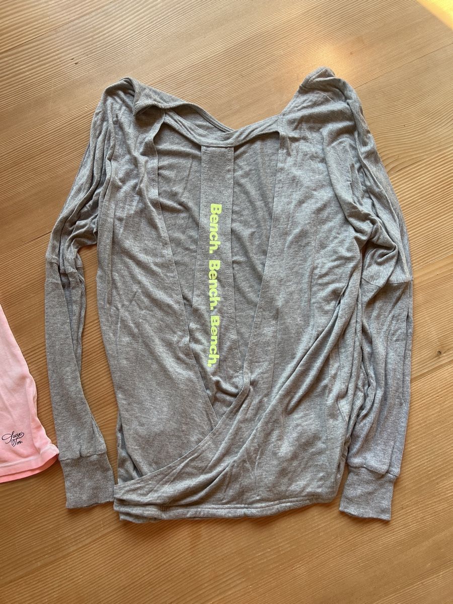 Bench Lotti di vestiti: Sportlich chices Kleiderpaket S – Usato da Môtier (Vully) venduto da Iljos 3