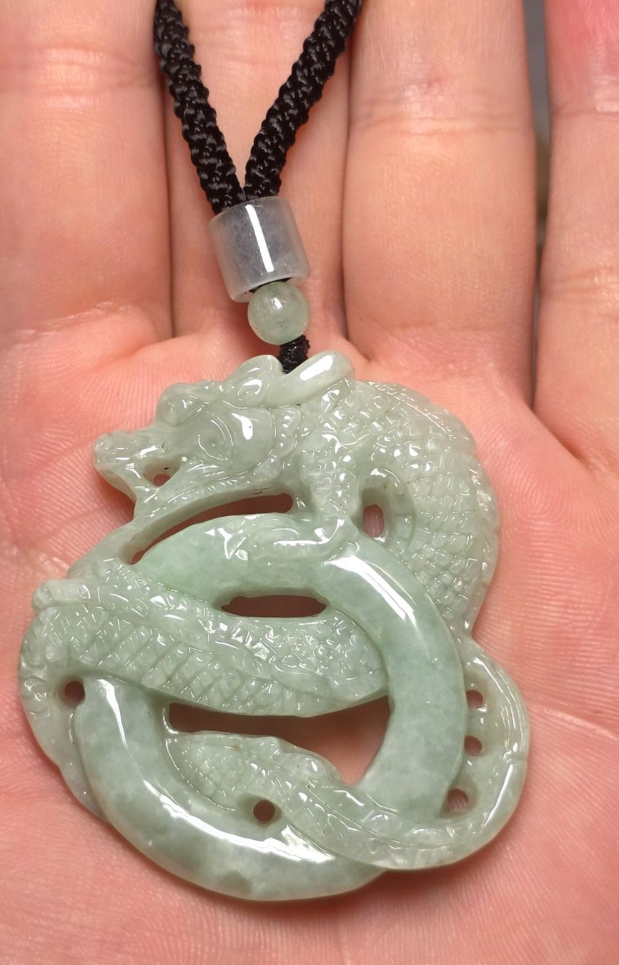 Mineralien & Heilsteine: Jadeit Drachen Halskette – Neu und originalverpackt aus Matzingen von Shay_Crystalz