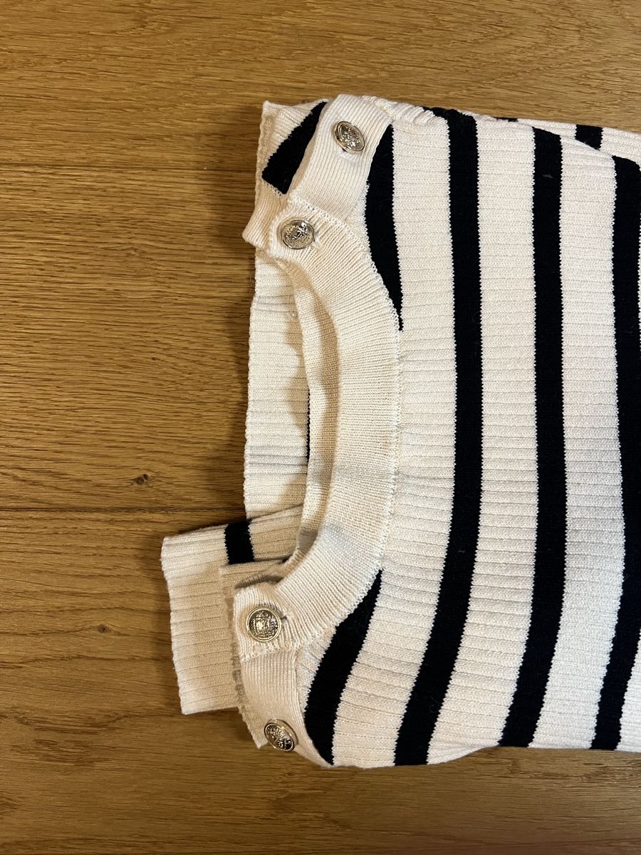 H&M T-shirt: Gestreiftes Langarmshirt – Nuovo (secondo la descrizione) da Frauenfeld venduto da vik_d96k 1