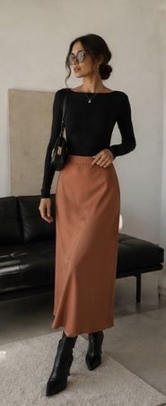 Jupe satinée Zara – T. 36/38 – Comme neuve ✨  