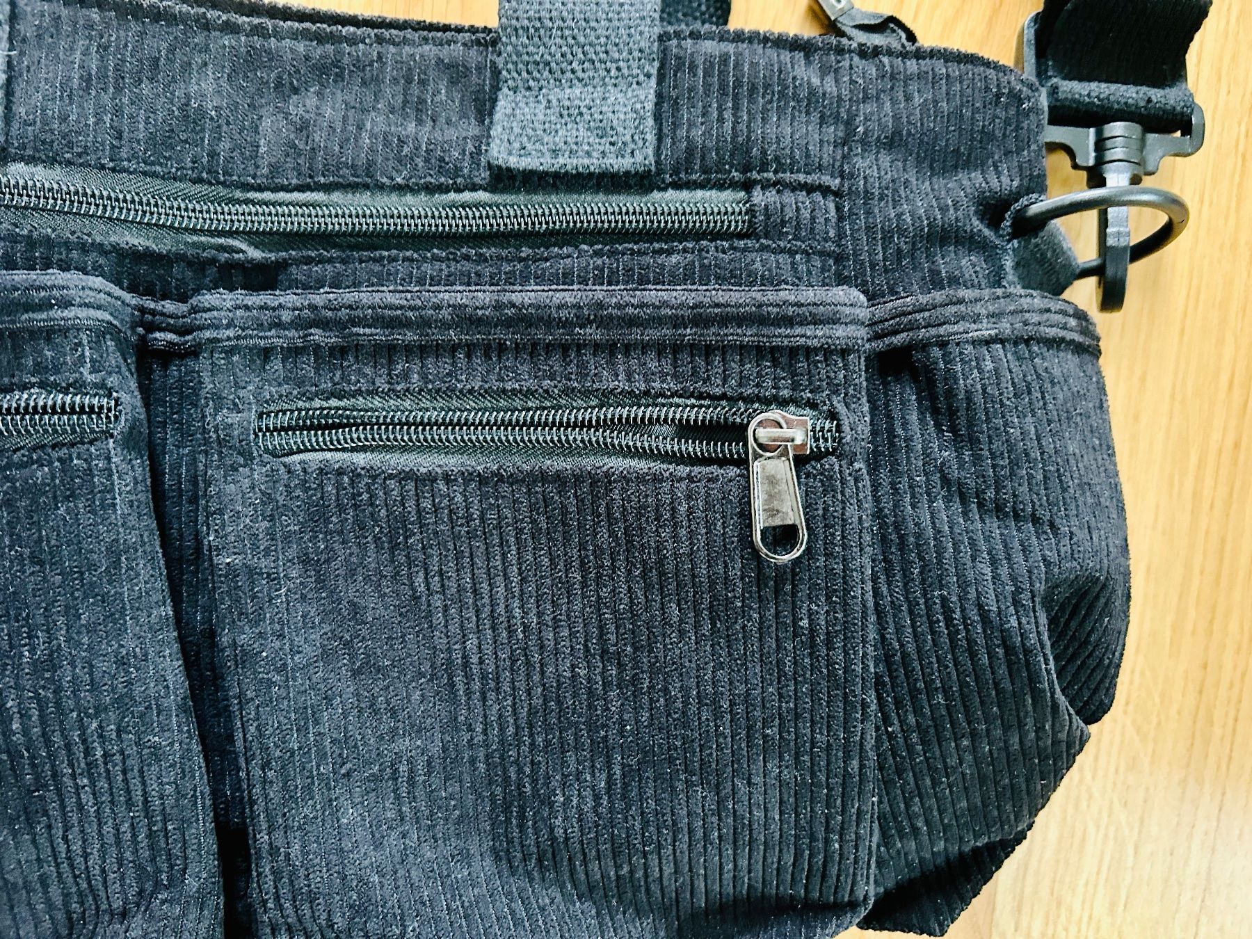 Borse da donna: Cord Tasche, schwarz mit vielen Fächer, neu – Nuovo (secondo la descrizione) da Ostermundigen venduto da Chuerbis 2