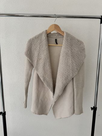 Wunderschöner Winterpullover von Stradivarius, S