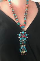 Superbe collier long en pierres semi précieuse neuf