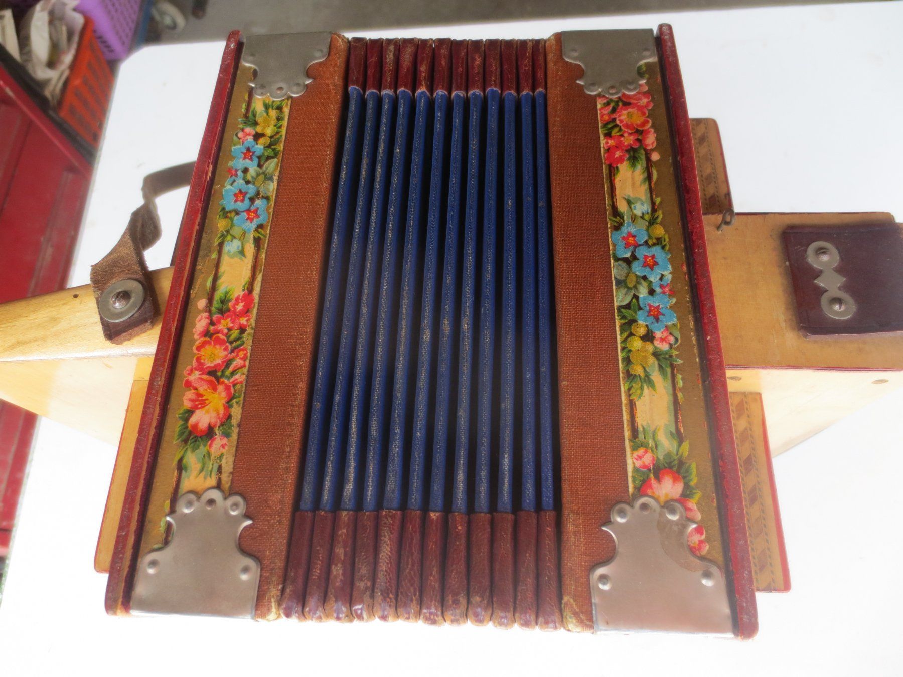 Strumenti musicali: Antike Handharmonika – Usato da Weier im Emmental venduto da waefler03 5