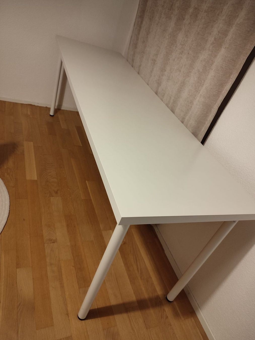 Scrivanie: IKEA Schreibtisch 200x60 cm – Usato da Au SG venduto da and_cra