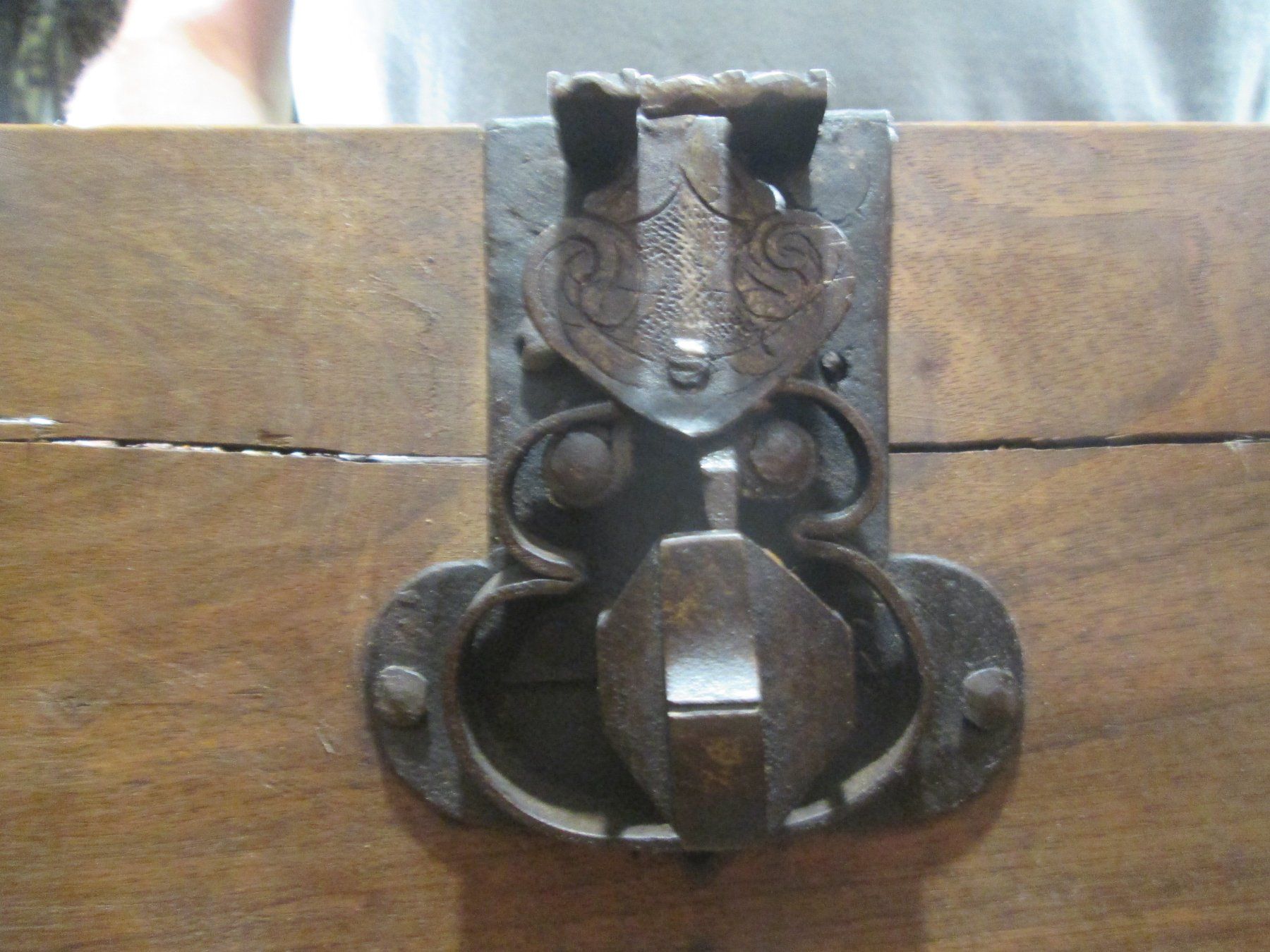 Truhen: original Nussbaumtruhe ca 1620 (Barock), kompl. restauriert – Gebraucht aus Rapperswil SG von designandmore 6
