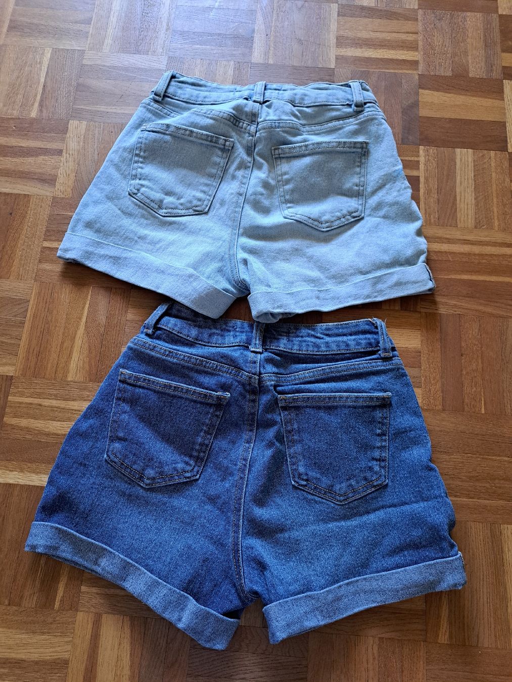 Hosen: 2 kurze Jeansshorts Damen Grösse 34  – Gebraucht aus Muttenz von DesiW88 3