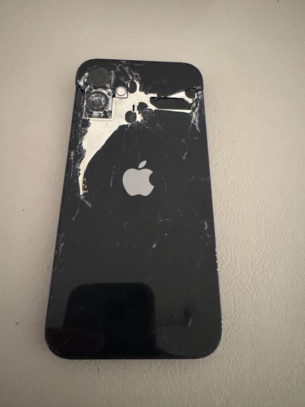 Apple Portables: Apple iPhone 12 – Défectueux à Adliswil par Busys 1
