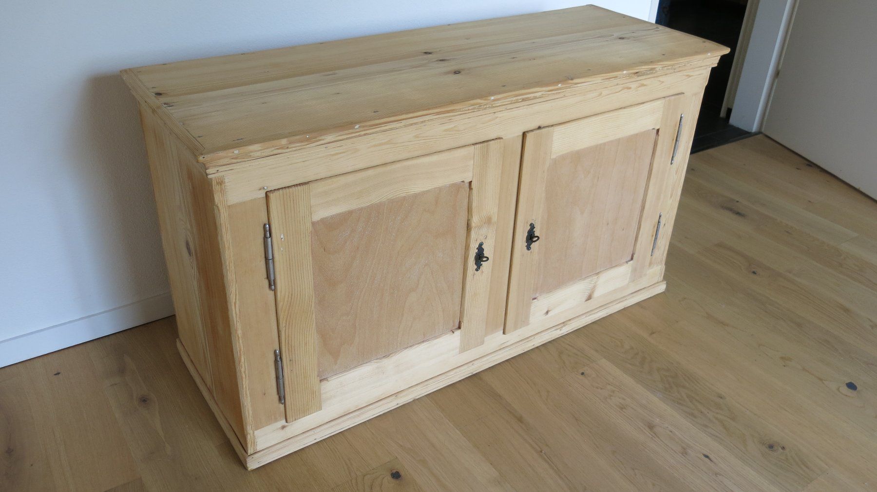 Cassettiere: Fichtenholz Sideboard, Kommode mit 2 Türen – Usato da Ennenda venduto da Andynova 1