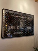 Bild „Mr. Louis Vuitton“ von Diederik van Apple