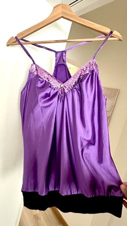 🌟 Edles lila Satin-Top mit Pailletten 🌟