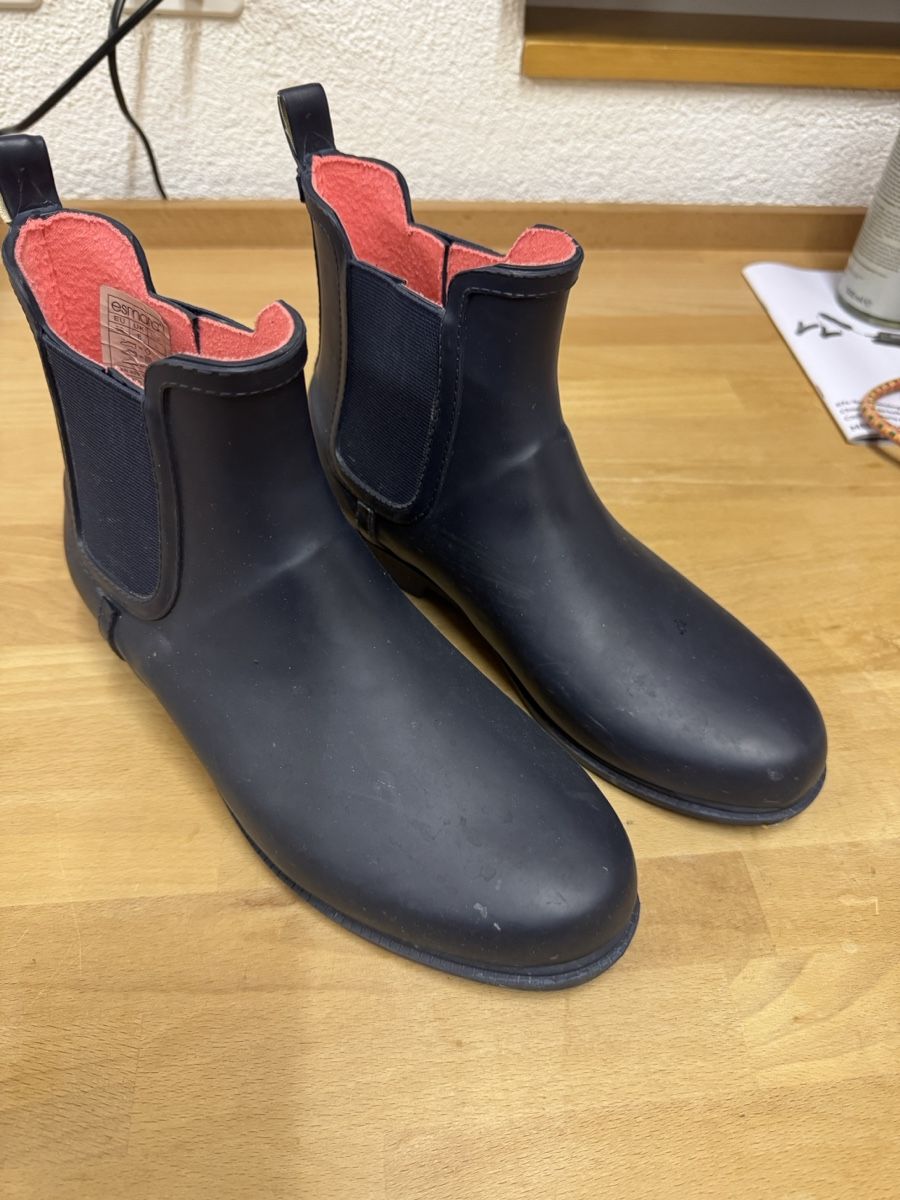 Scarpe da donna: Dunkelblaue Gummistiefeletten, Grösse 39 – Usato da Landquart venduto da aviation3000
