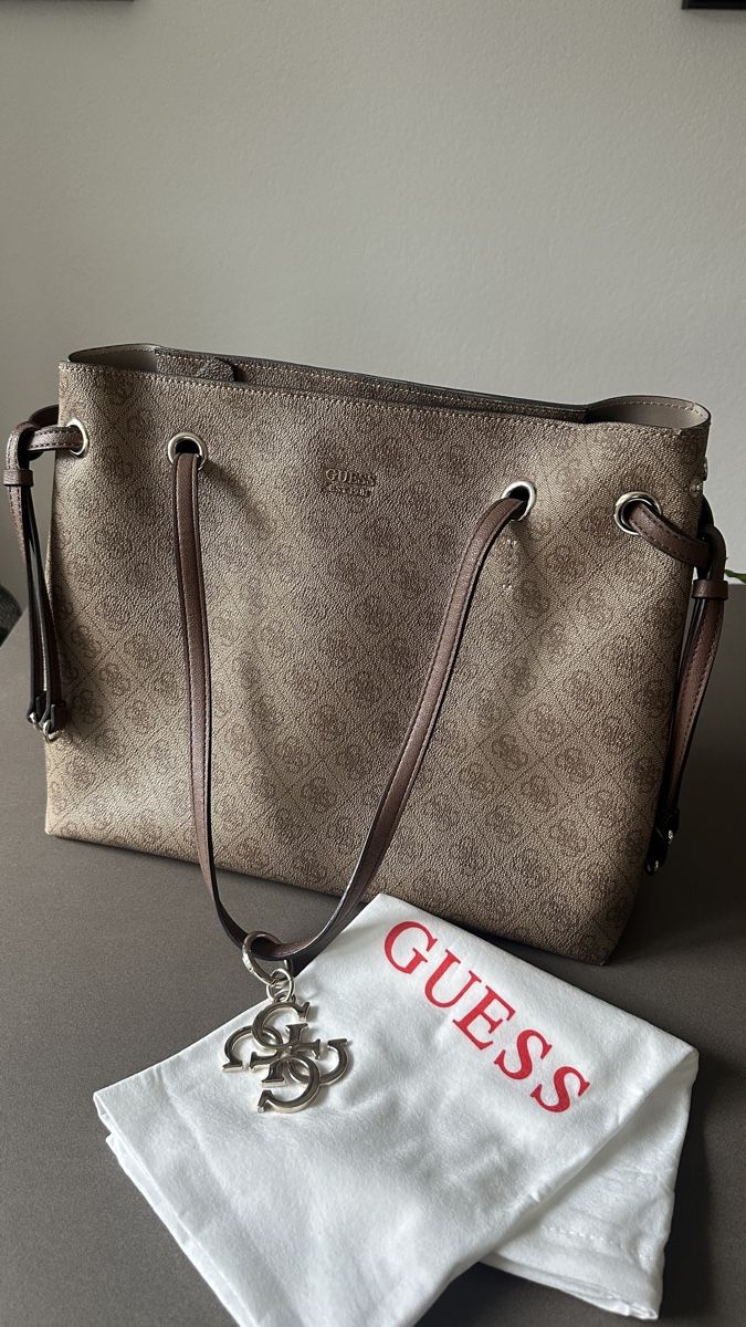 Guess Borse da donna: Guess Handtasche/Shopper Monogramm beige – Nuovo (secondo la descrizione) da Waldstatt venduto da Car_na 1