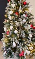 Künstlicher Weihnachtsbaum beschneit