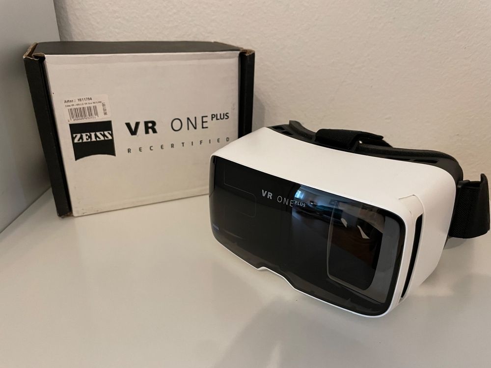 Zeiss VR One plus VR-Brille (Gebraucht) in Turbenthal für CHF 10 – mit ...