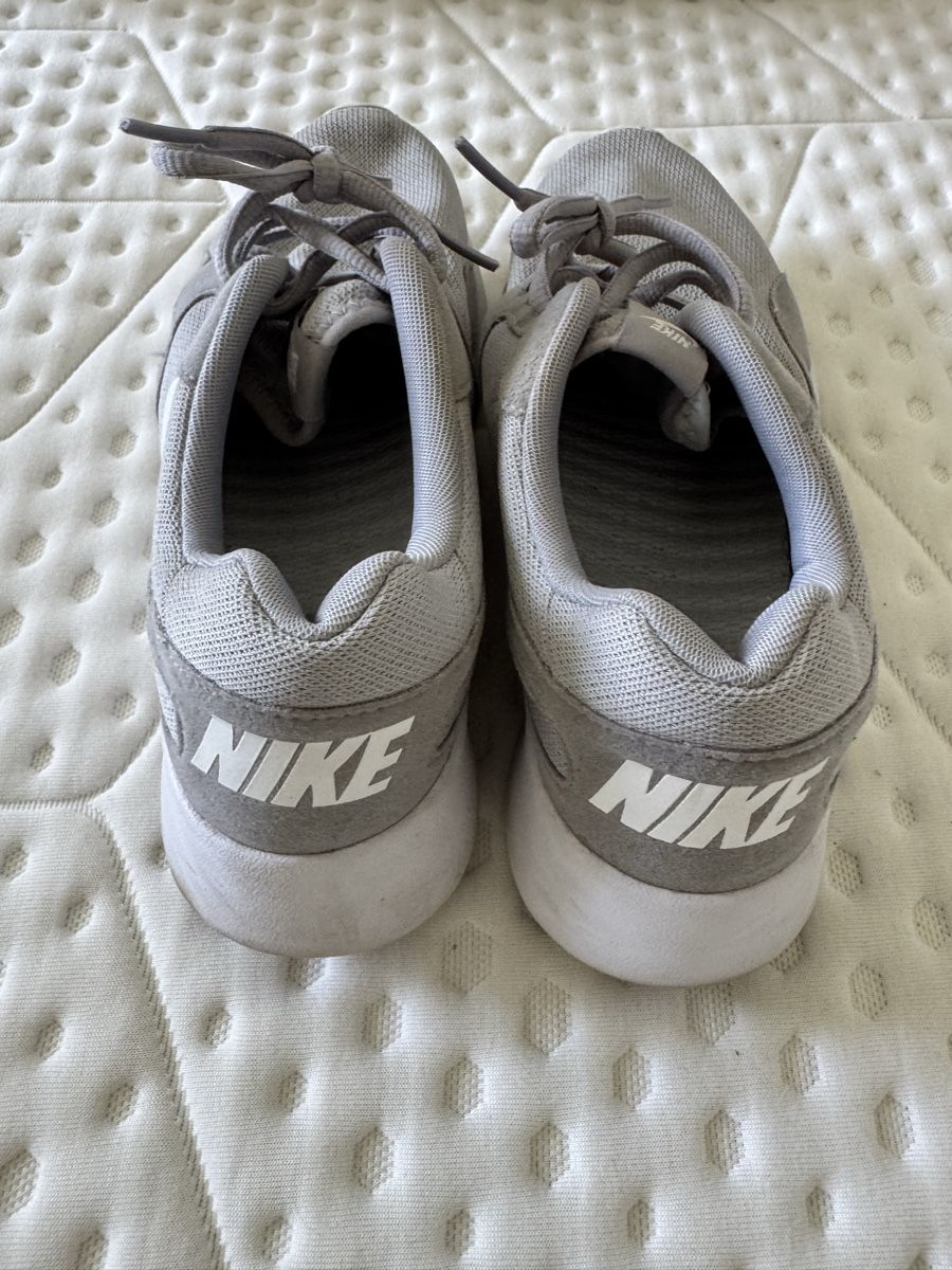 Nike Scarpe da donna: Nike Laufschuhe, Gr. 39 – Usato da St. Gallen venduto da nikolasbong 3