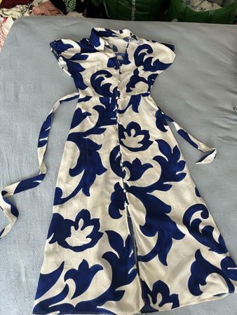 Sommerliches Midikleid mit blauem Muster, Grösse M