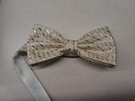 Fliege weiss mit Muster neu