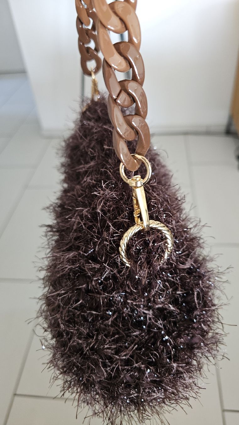 Taschen für Damen: brauner strubbliger Clutch trendy und einzigartig – Neu und originalverpackt aus Fehraltorf von lisam16 4