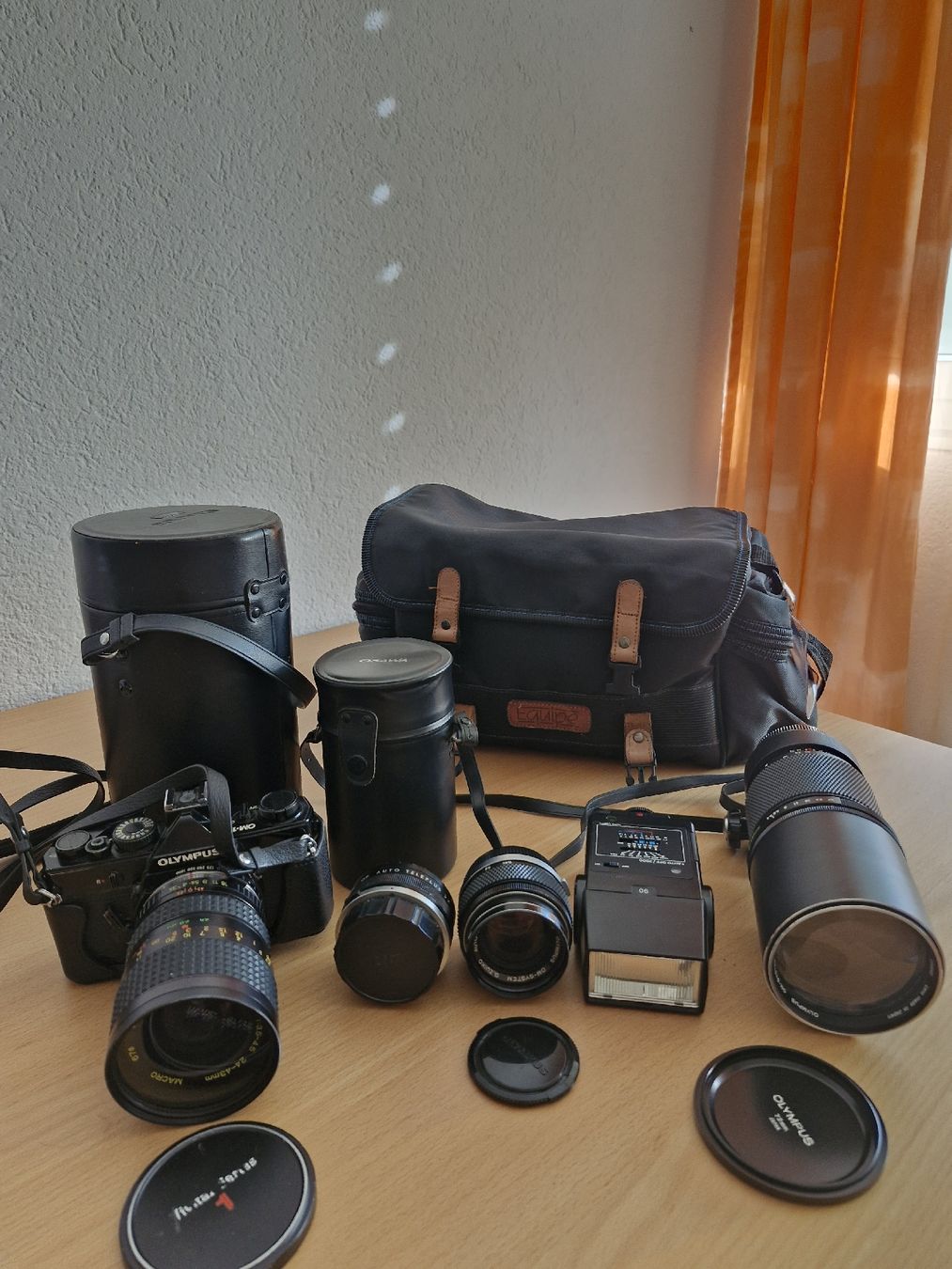 Olympus Fotocamera: alte Olympus Kamera mit Objektiven  – Difettoso da Obernau venduto da flipflop09 5