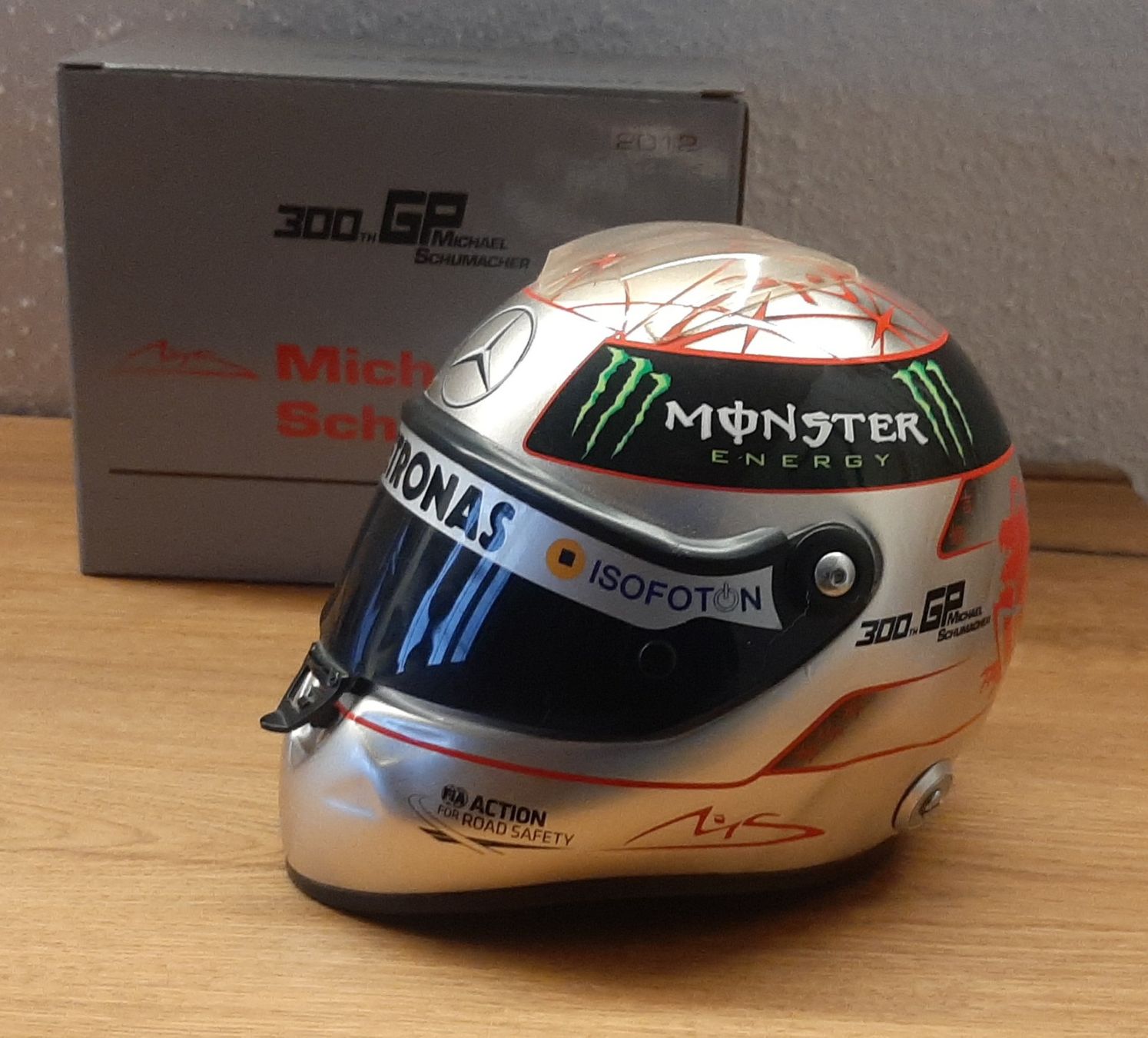 Mercedes-Benz Modellini d'auto: Michael Schumacher Platin F1 Helm 2012 Schuberth 1:2 – Usato da Rebstein venduto da Type25