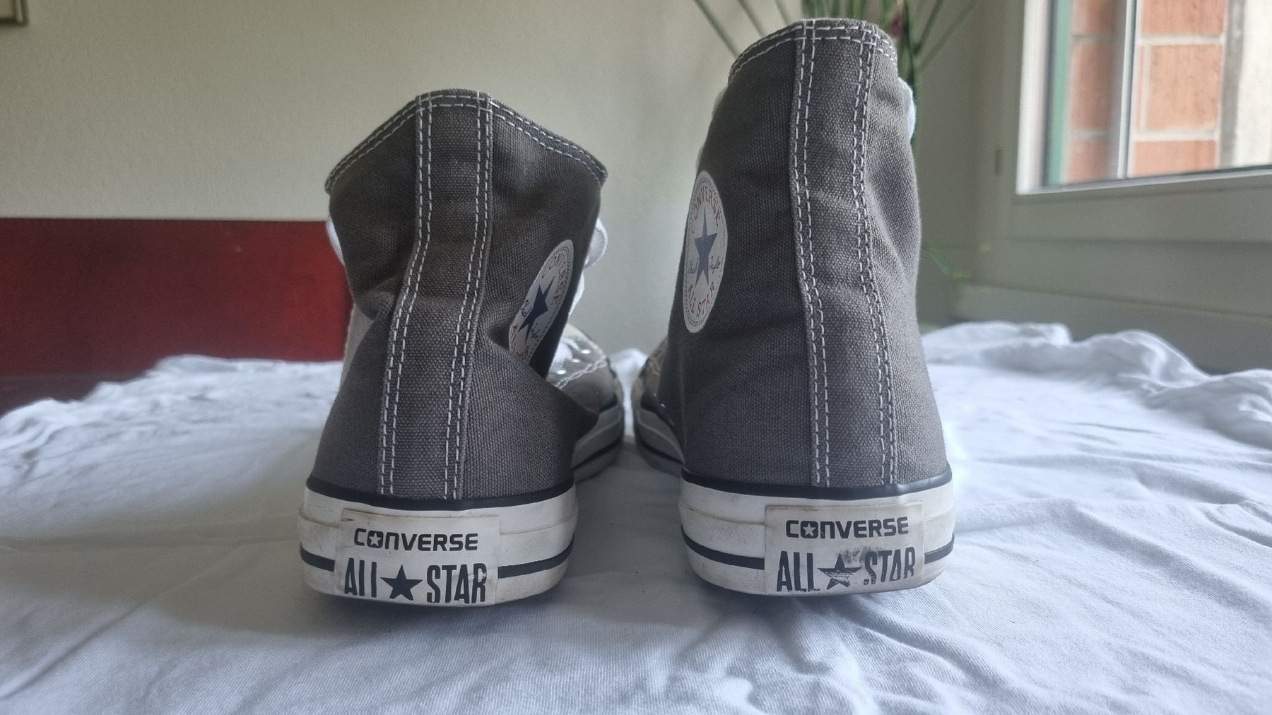 Converse Scarpe da uomo: Converse Chuck Taylor All Star Grau Grösse 42 – Usato da Uster venduto da Worm 4