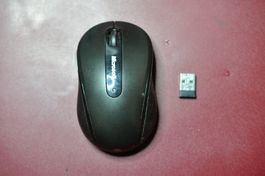une souris Microsoft Model 1383 sans fil