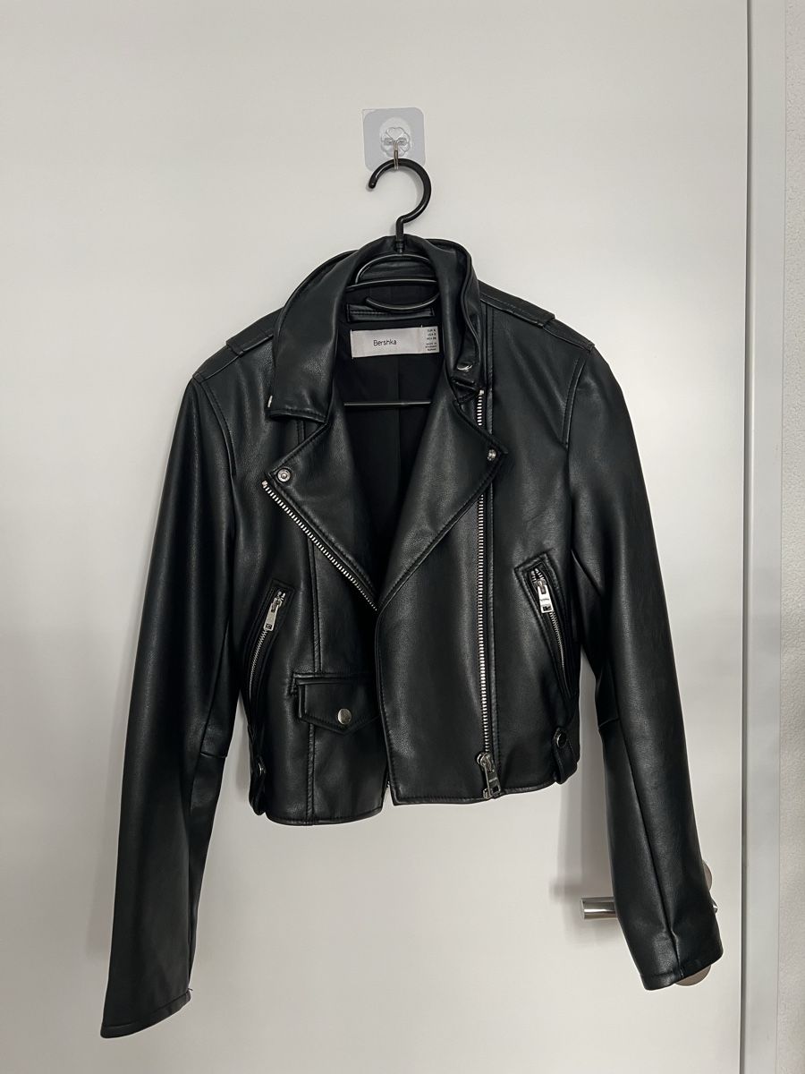 Bershka Giacche: Schwarze Kunstlederjacke Bershka – Usato da Dietikon venduto da Mischi2167
