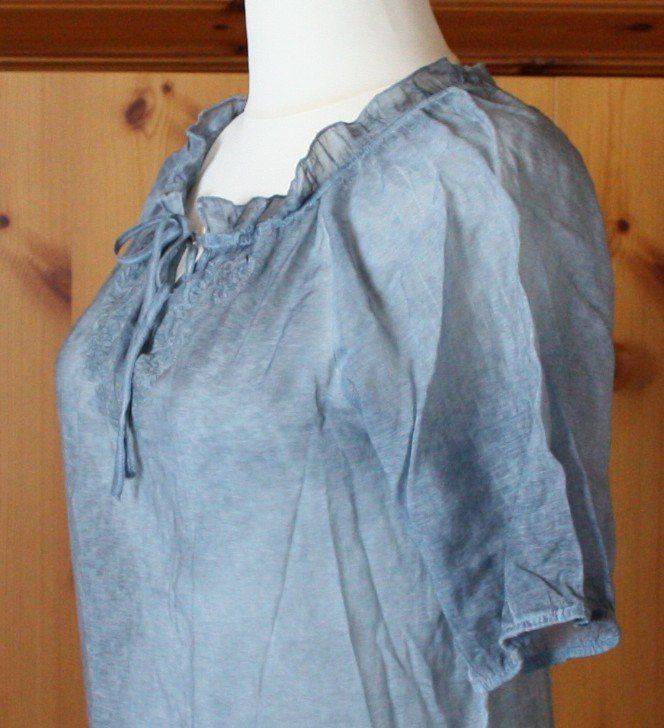 Camicette: Kurzarm Bluse hellblau Gr. M – Usato da Flüelen venduto da Diversicum-Textil 3