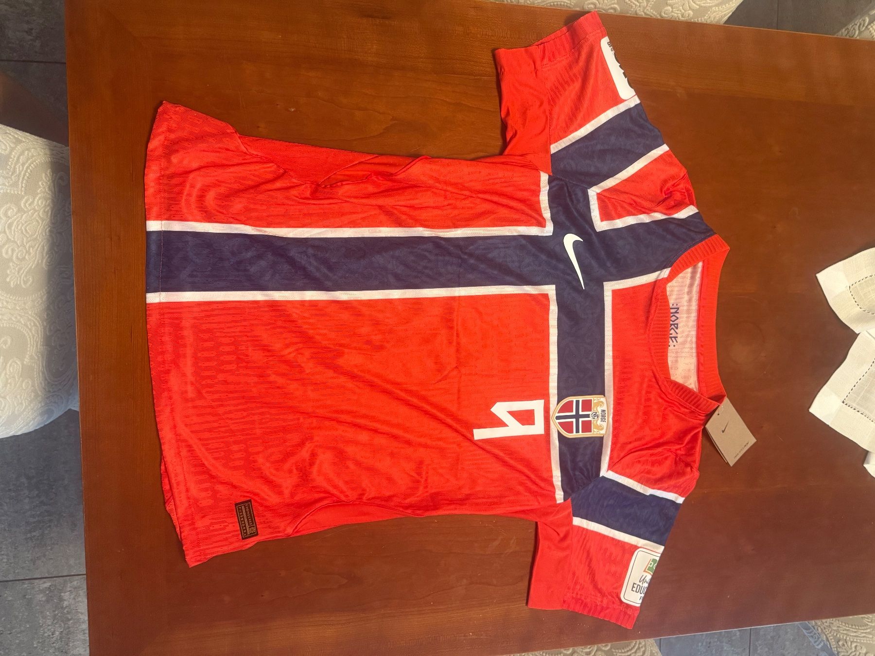 Nike Leibchen & Hosen: Neues Haaland WM Trikot – Neu und originalverpackt aus Allschwil von lor_6cgq