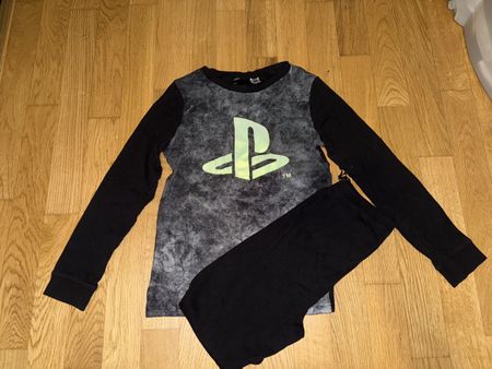 PlayStation-Pyjama, Größe 134/140