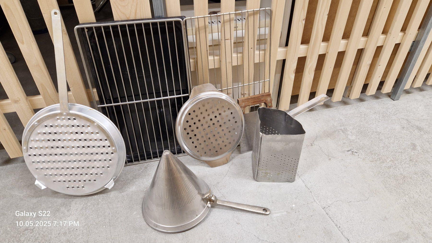 Cucine complete: Küchenhelfer Set - Kochsieb, Trichter, Grillrost, – Usato da Benglen venduto da bel_6ql5